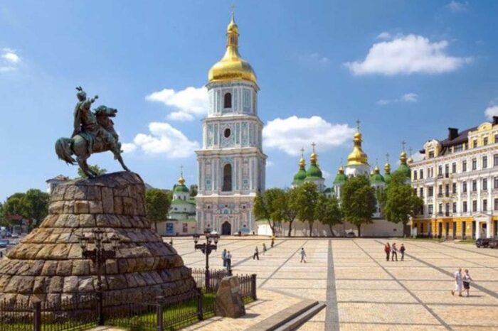 Слухаймо своїх!